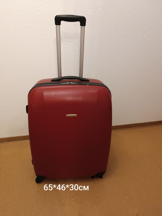 Пластиковый чемодан ,большой- 65*46*30см
