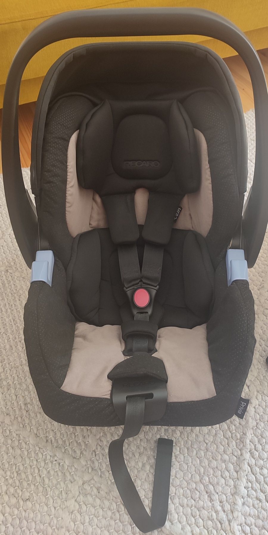 Fotelik Recaro Privia 0-13 kg + baza ISOFIX