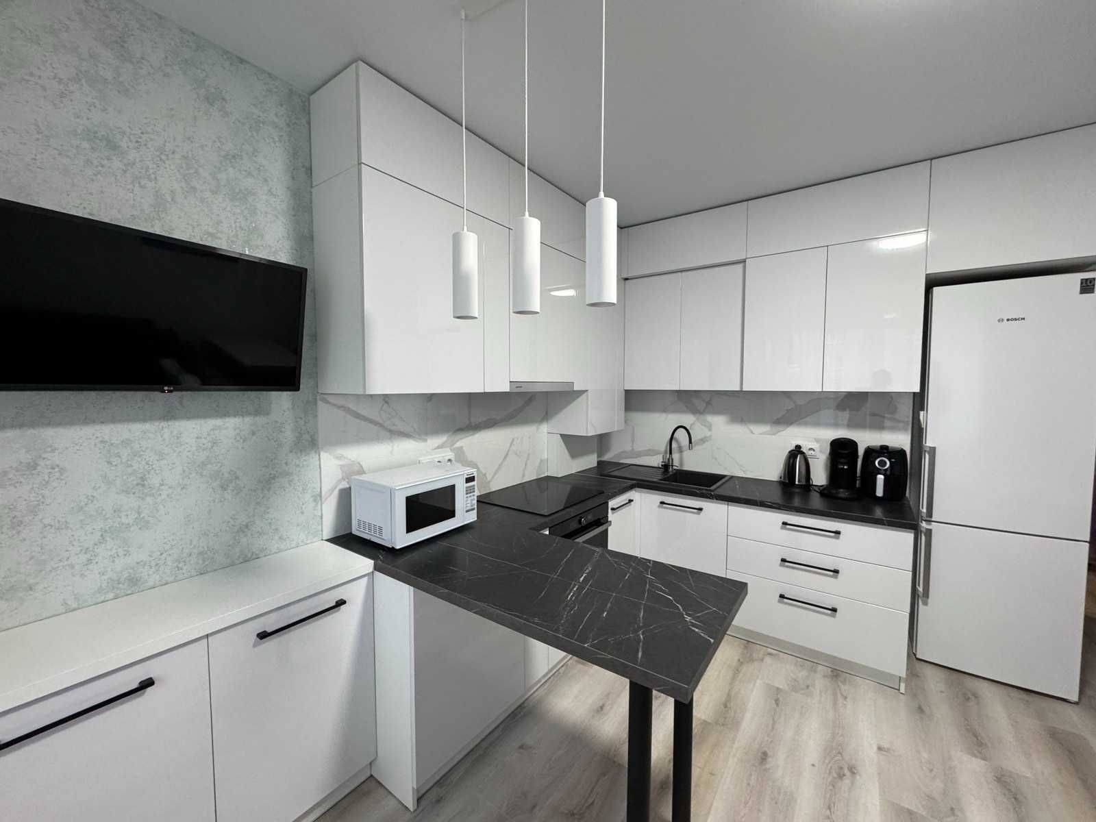 Величезна 1К  з новим ремонтом і меблями. Кухня - 16м. Газ