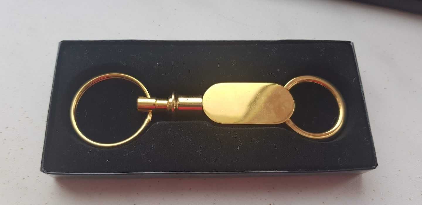 Metalowy brelok do kluczy nr 3