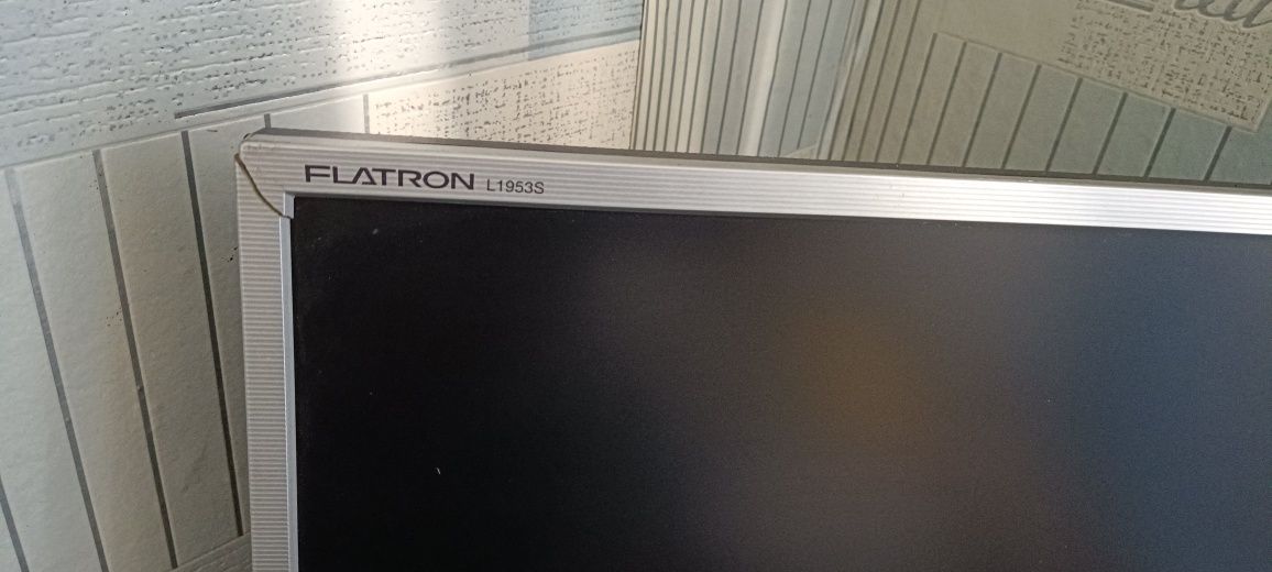 Монітор  LG flatron L1953S