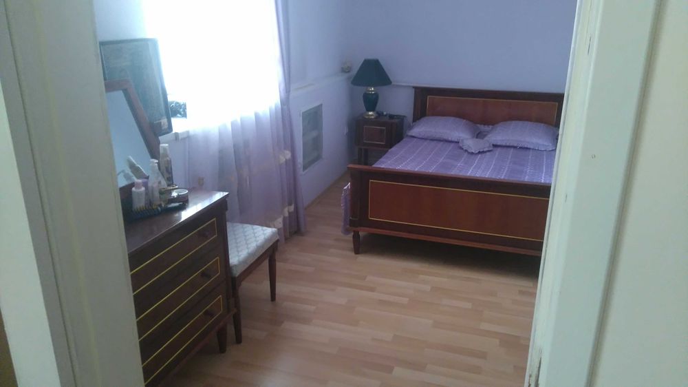 Продам спальний гарнітур з червоного дерева Румунія спальный комплект