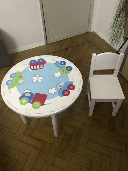 Mesa e cadeira de criança