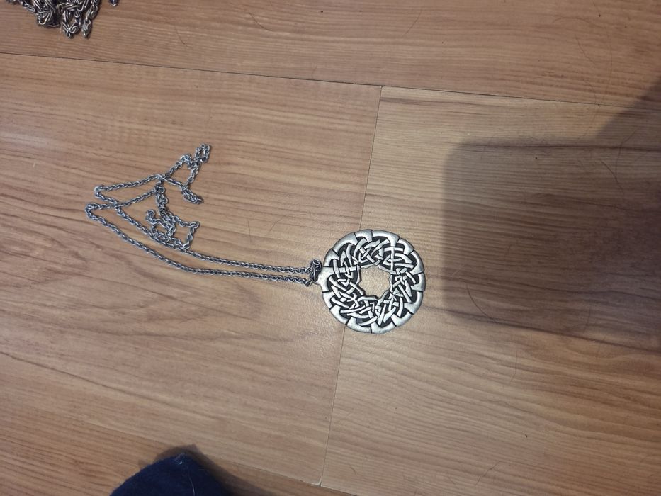 Piękny, szkocko-celtycki, okrągły, rzeźbiony wisiorek i łańcuszek