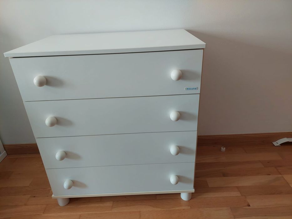 Cómoda branca Micuna