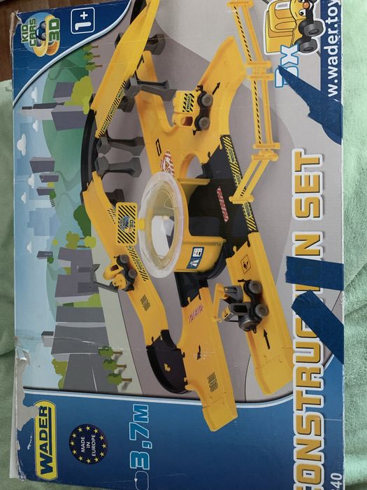 Duzy tor samochodowy wader