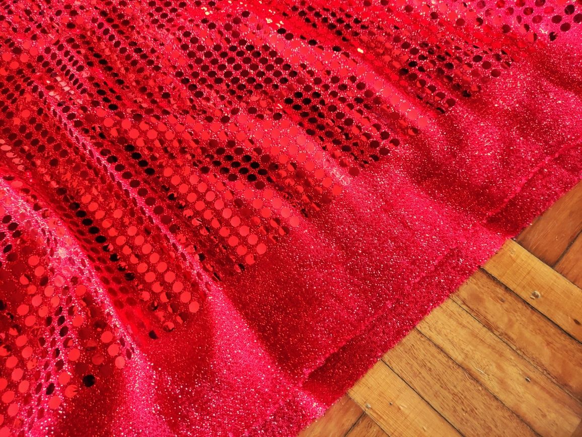 Onze metros de tecido glitter vermelho com lantejoulas