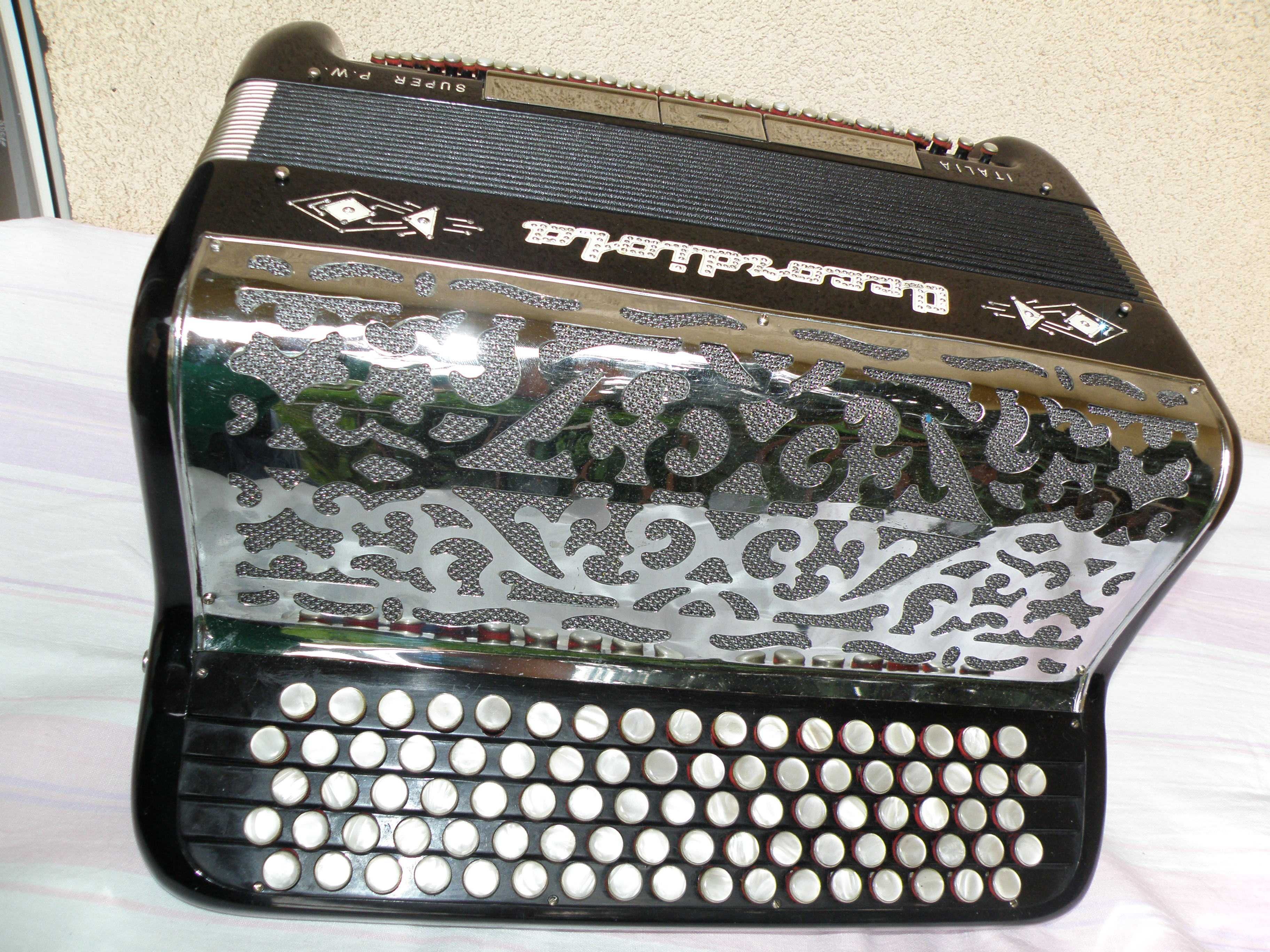 Akordeon Guzikowy - Wloski -" ACCORDIOLA"