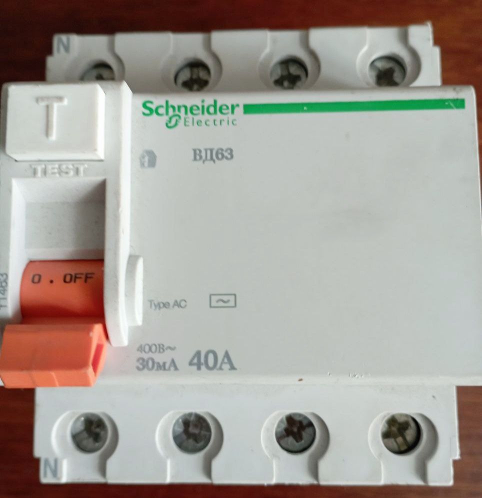 ДИП РЕЛЕ Диференційний вимикач (ПЗВ) Schneider Electric  ВД63 4P 40А 3