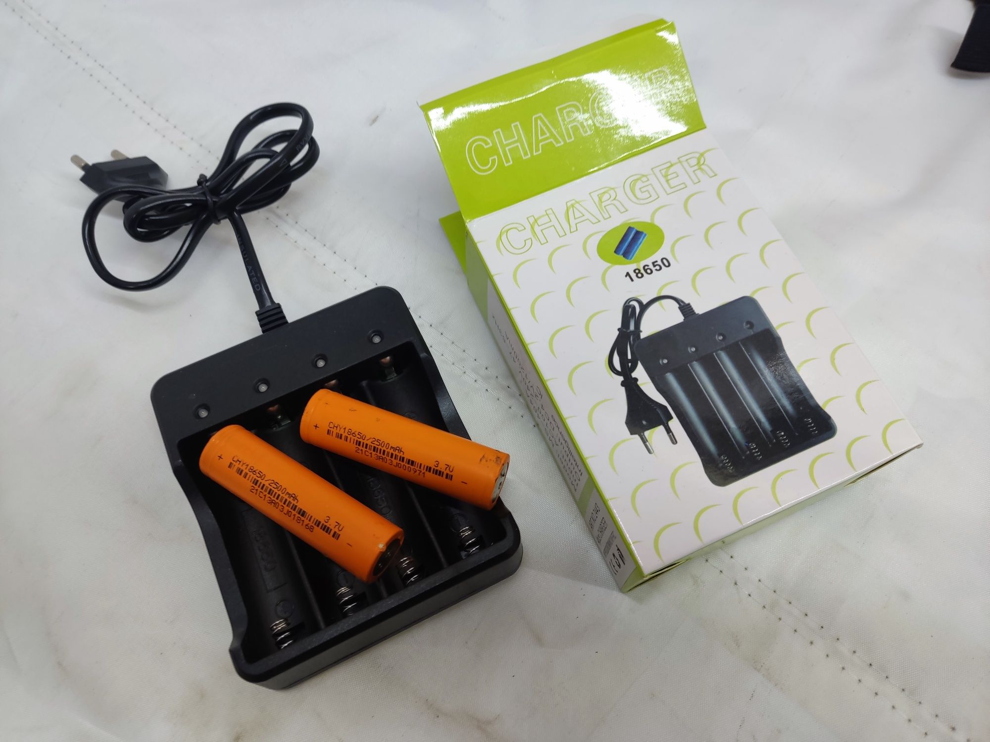 Ładowarka Ogniw 18650 AkumulatOR Li Ion 3,7v 4,2v + 2 X OGNIWO 2500mAh