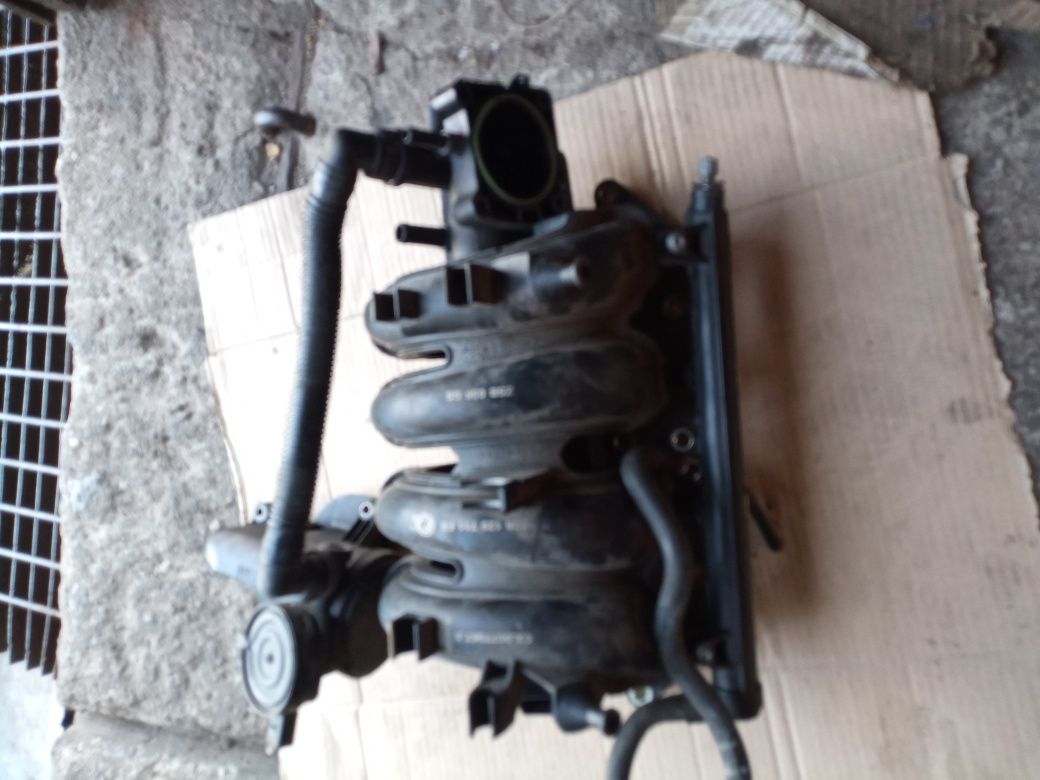 Kolektor ssący VW Golf V 1 4 16