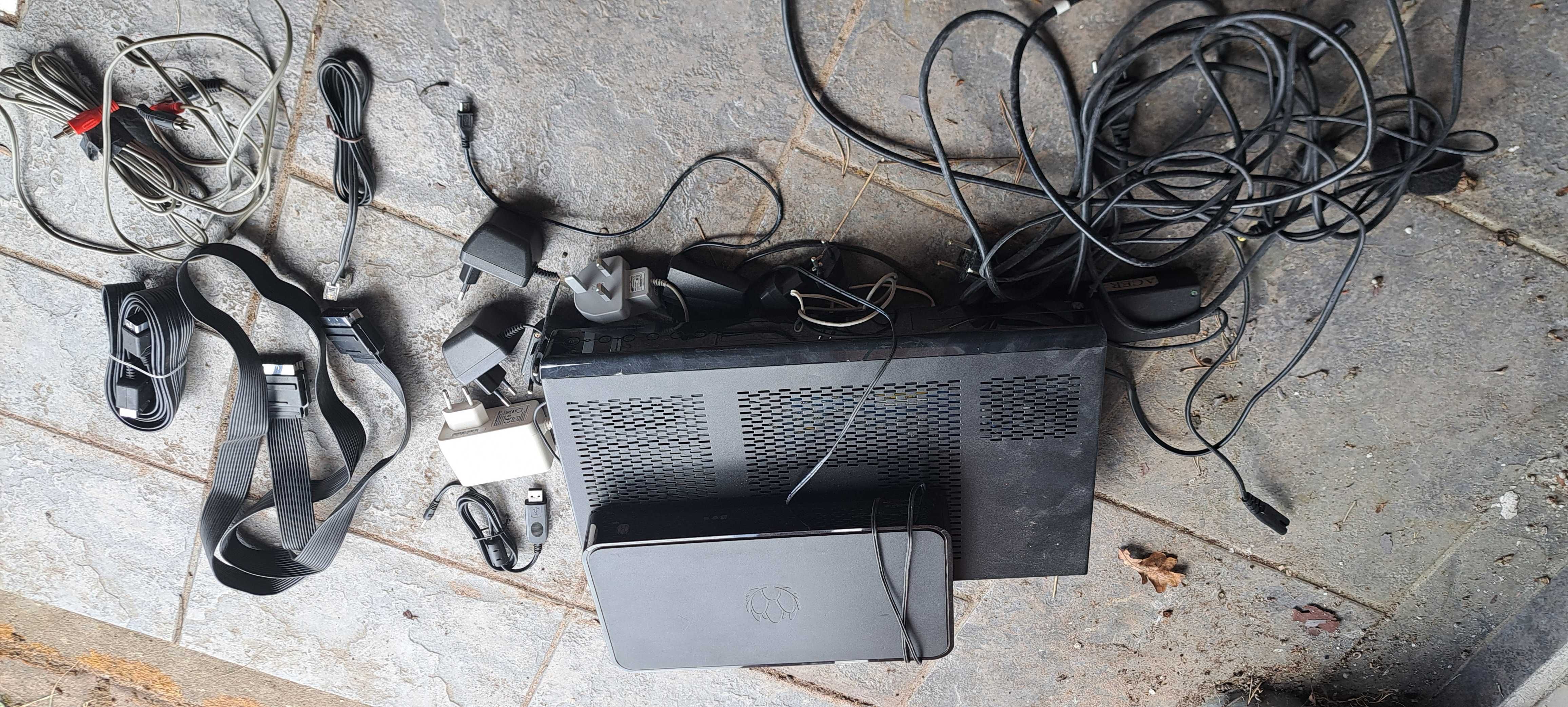 Ladowarki kable UPC dekodery HDMI lampa