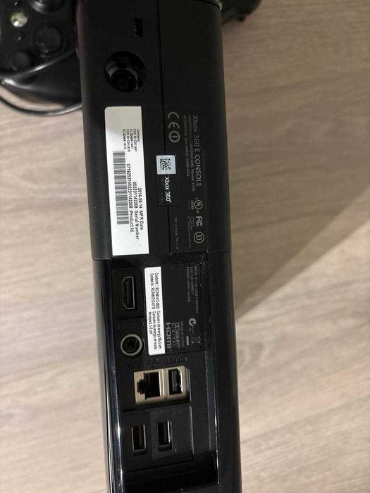Продам Xbox 360 E - Надійний Ігровий Комплект