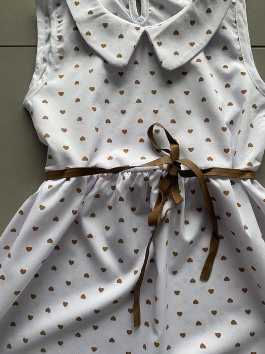 Sukienka w serduszka,r.134