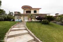 Moradia T4 Individual com 3 Pisos, Jardim e Garagem