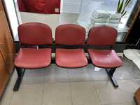 3 cadeiras vermelhas
