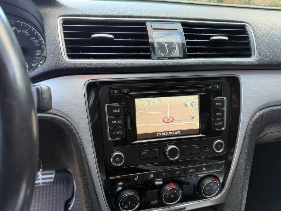 Volkswagen Passat      2013