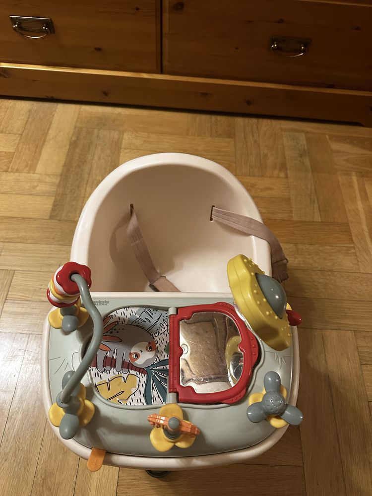 Krzeselko mamas & papas z tacką edukacyjną