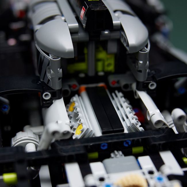 Конструктор LEGO Technic PEUGEOT 9X8 Le Mans Hybrid Hypercar (42156)