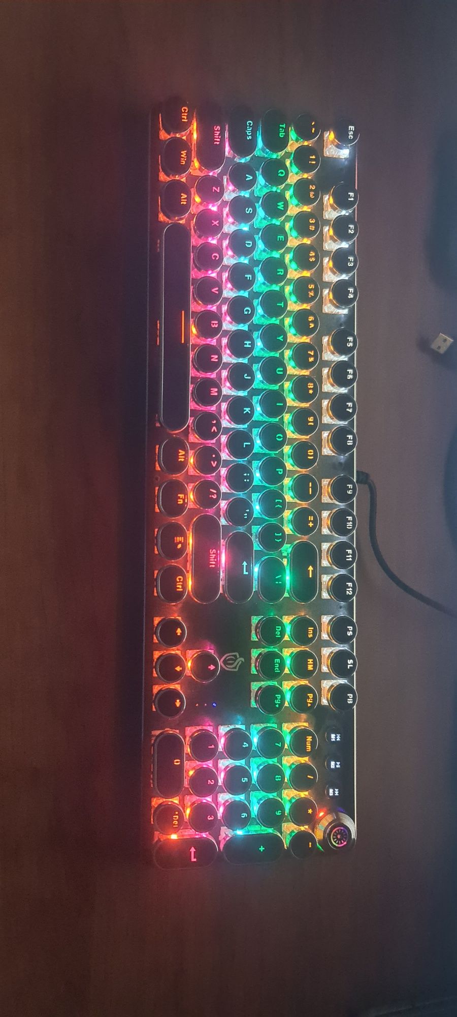 Teclado gamer mecânico com iluminaçao