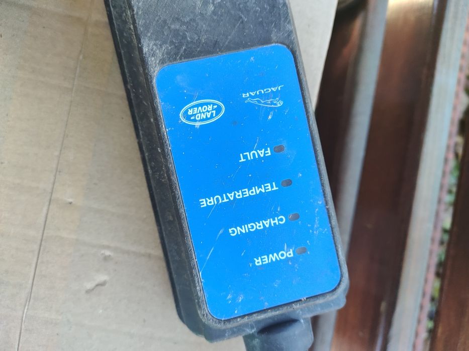 Продаю зарядний пртстрій для електромобіля