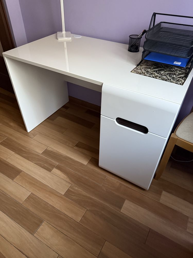 Eleganckie biurko BRW w kolorze bialym - stan idealny!