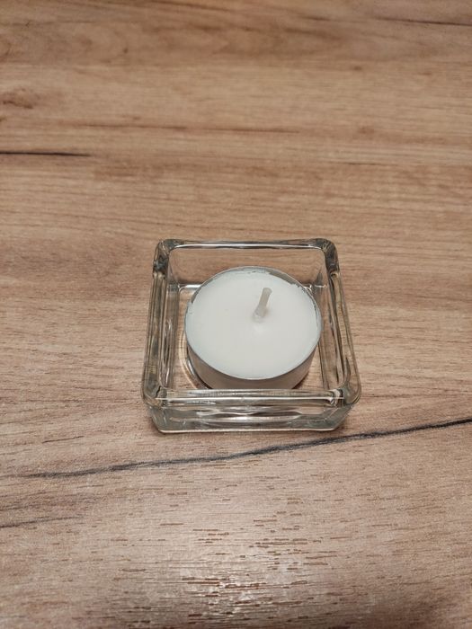 Kwadratowy świecznik