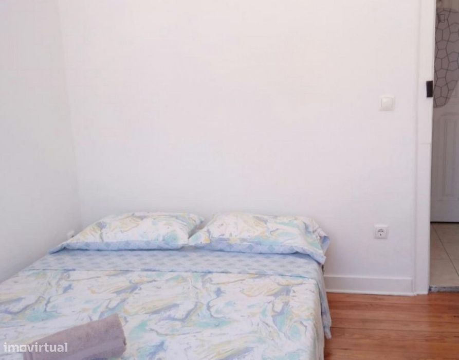 188342 - Quarto com cama de casal em...