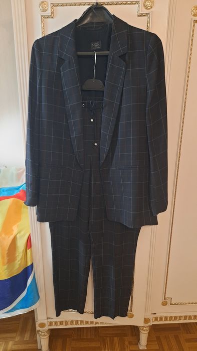 Жиночий брючний костюм