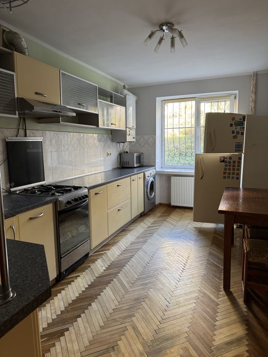 Здається 3 к квартира по Вул. Золотогірська