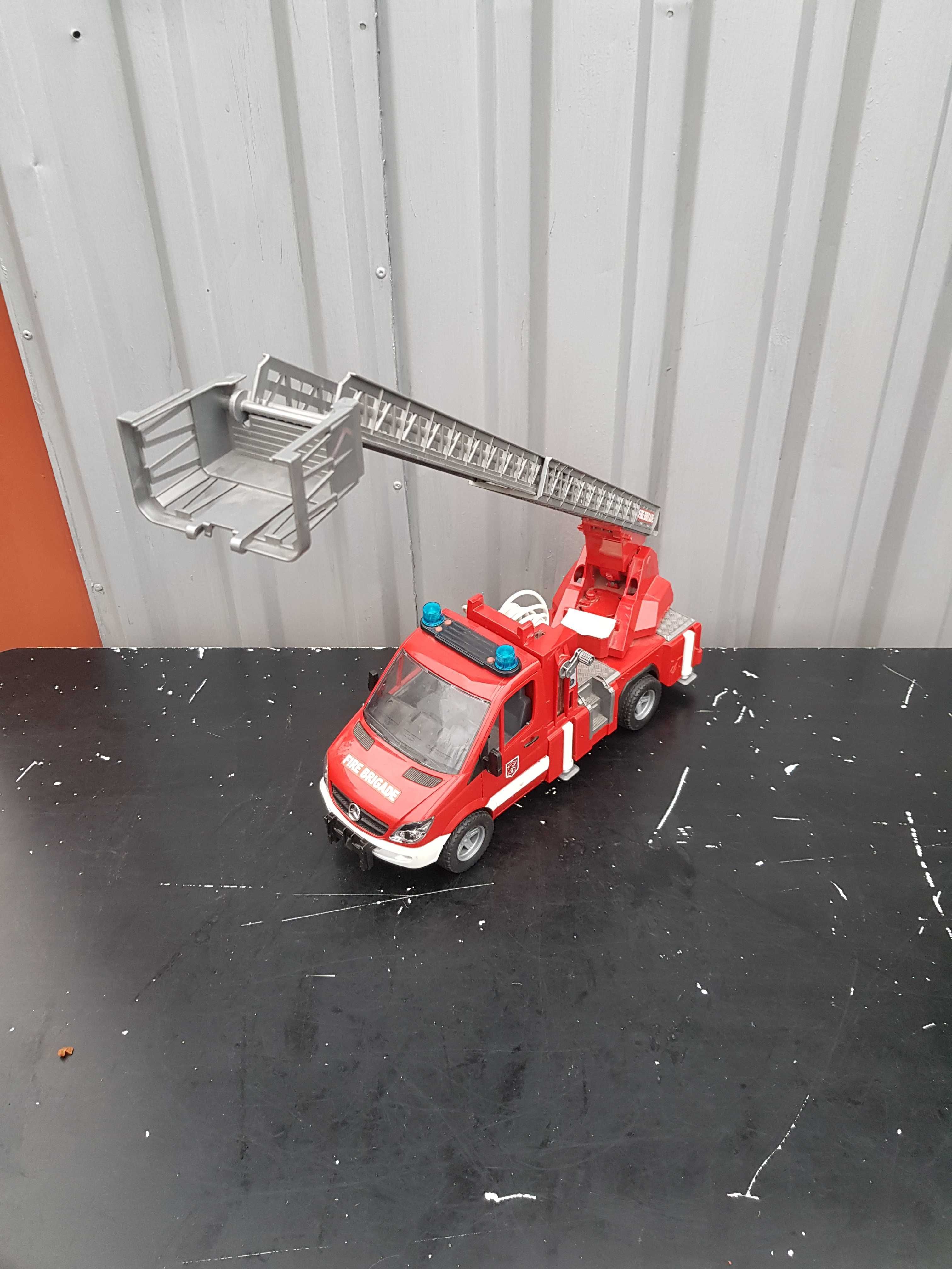 Mercedes straż Bruder