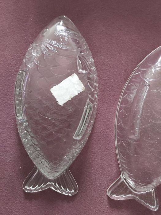 Miska, naczynie w kształcie ryby z przezroczystego szkła