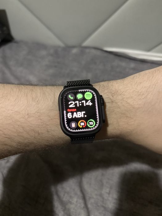 Apple Watch Ultra 2 • Black Titanium 49 мм • Milanese Loop