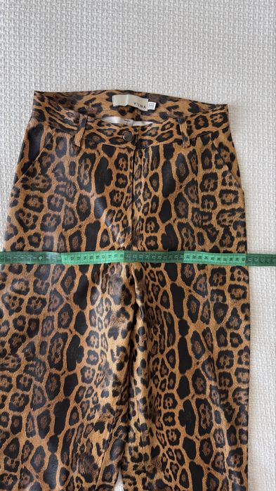 Леопардові штани, S