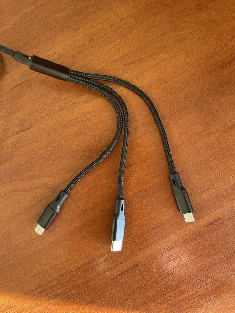 Два 3 в 1 USB-зарядні пристрої. Чорний та Срібний. Нейлоновий шнур