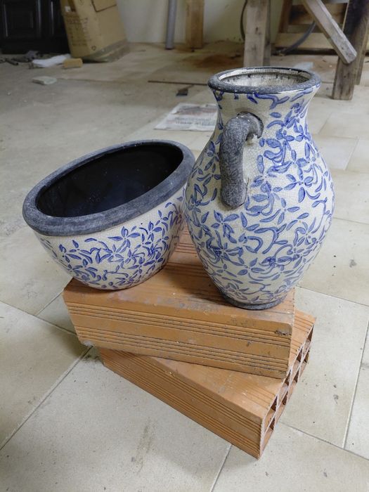 Bule e jarra antiga em bom estado geral peças sem marcação 10€ as 2