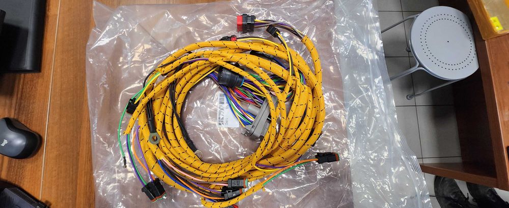 Wiązki elektryczne do maszyn budowlanych! Liebherr, CAT i inne