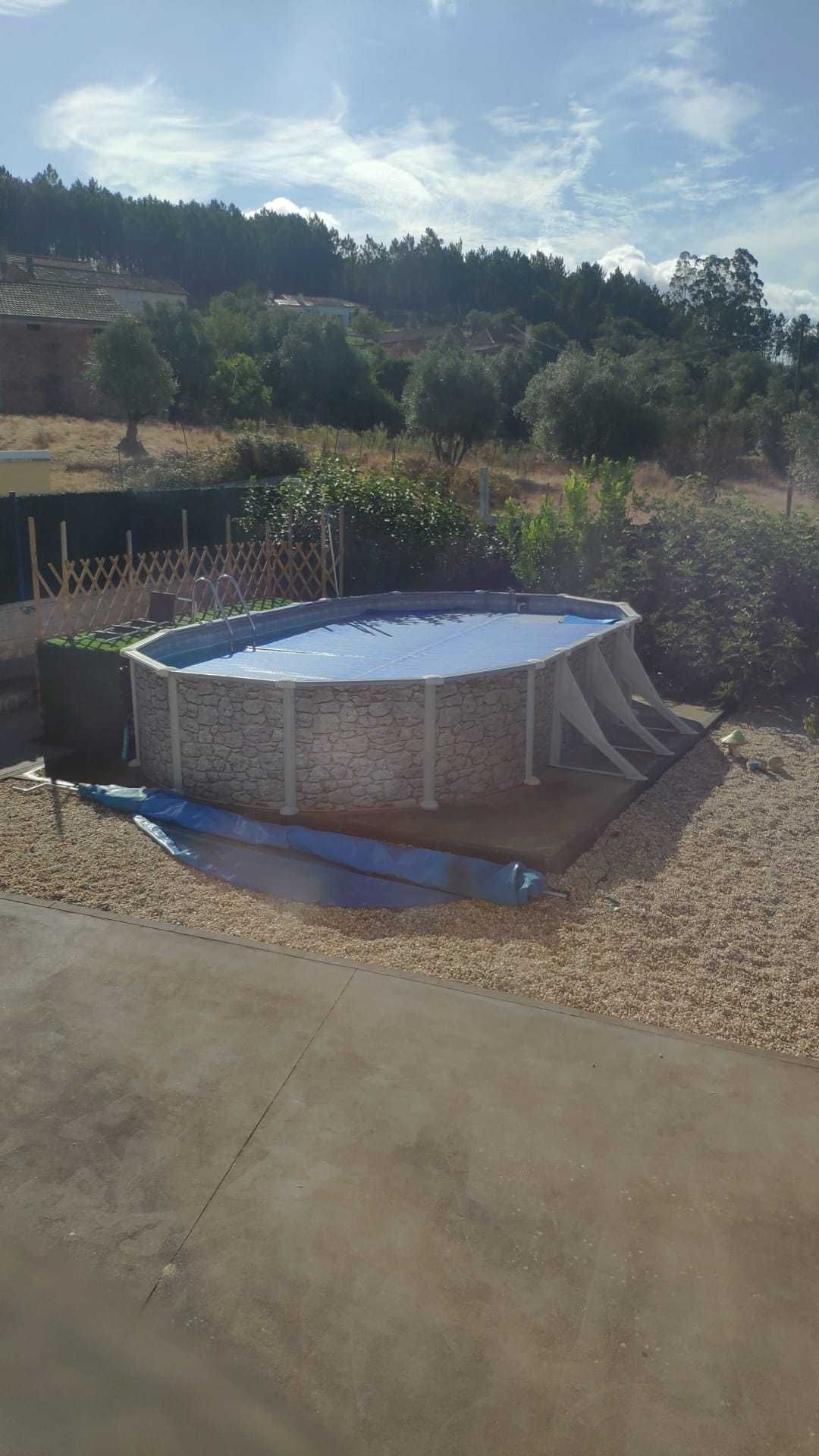 Piscina de superfície - TELA RASGADA