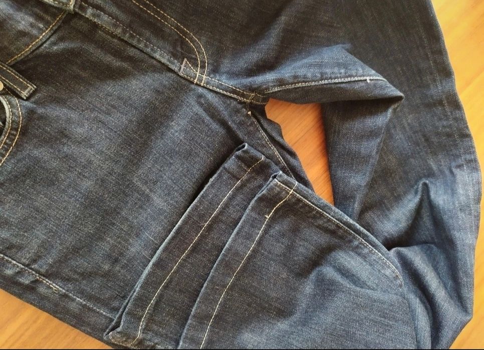 Jeansy 7 for All Mankind granatowe. Rozmiar M.