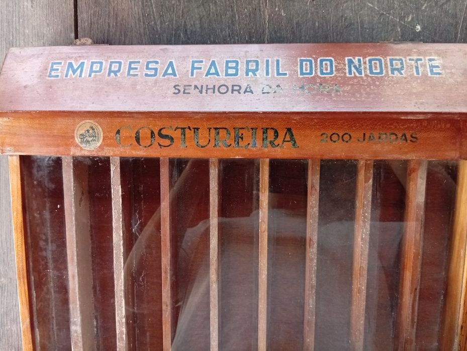 Expositor de Retrosaria (Linhas)
