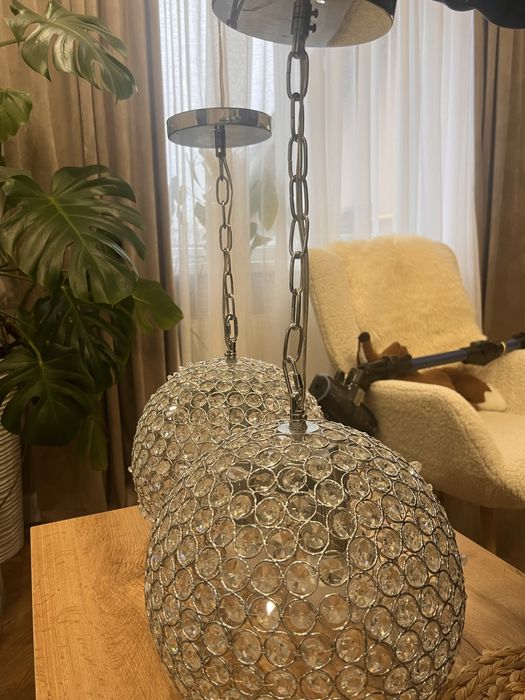 Дві стельові підвісні люстри