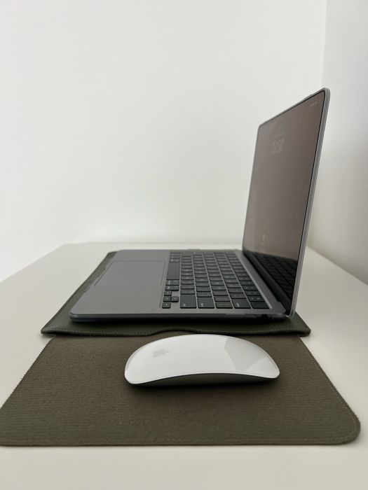 MacBook Air 13.6” M2 (2022) - 8GB/256 GB - Space Grey - stan jak nowy!