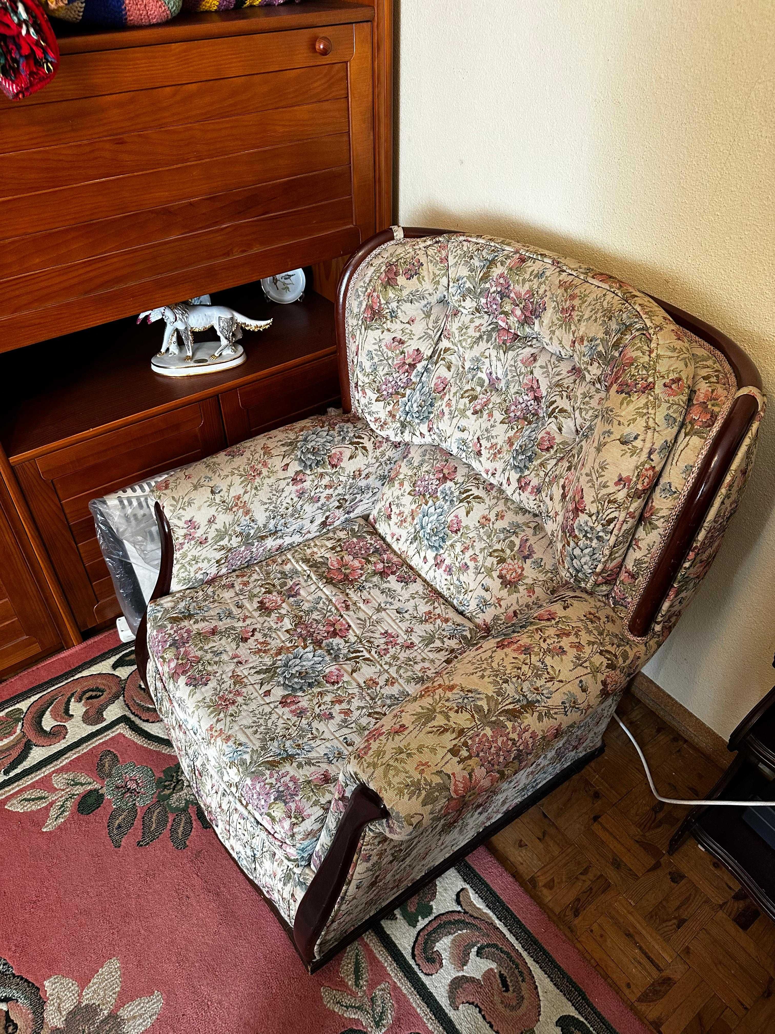 2x Poltronas Clássicas