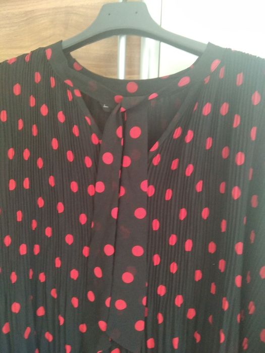 Luźna plisowana sukienka w grochy F&F rozm.44