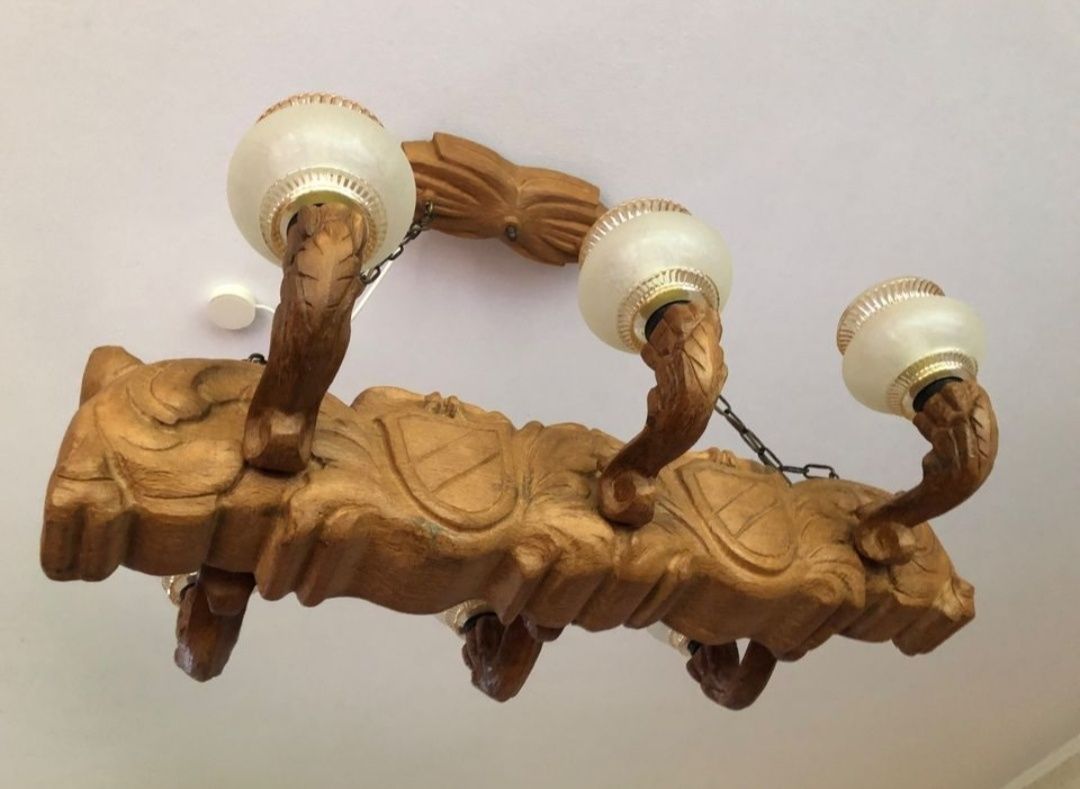 Lampa wisząca belka rzeźbiona DDR PRL
