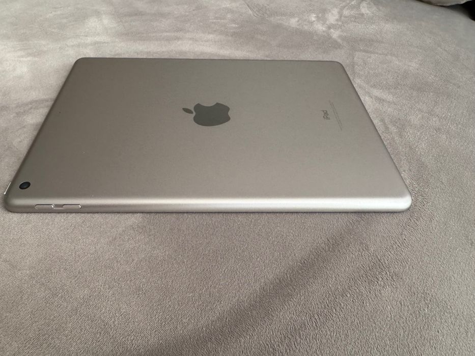 iPad 6 generation 32GB space grey