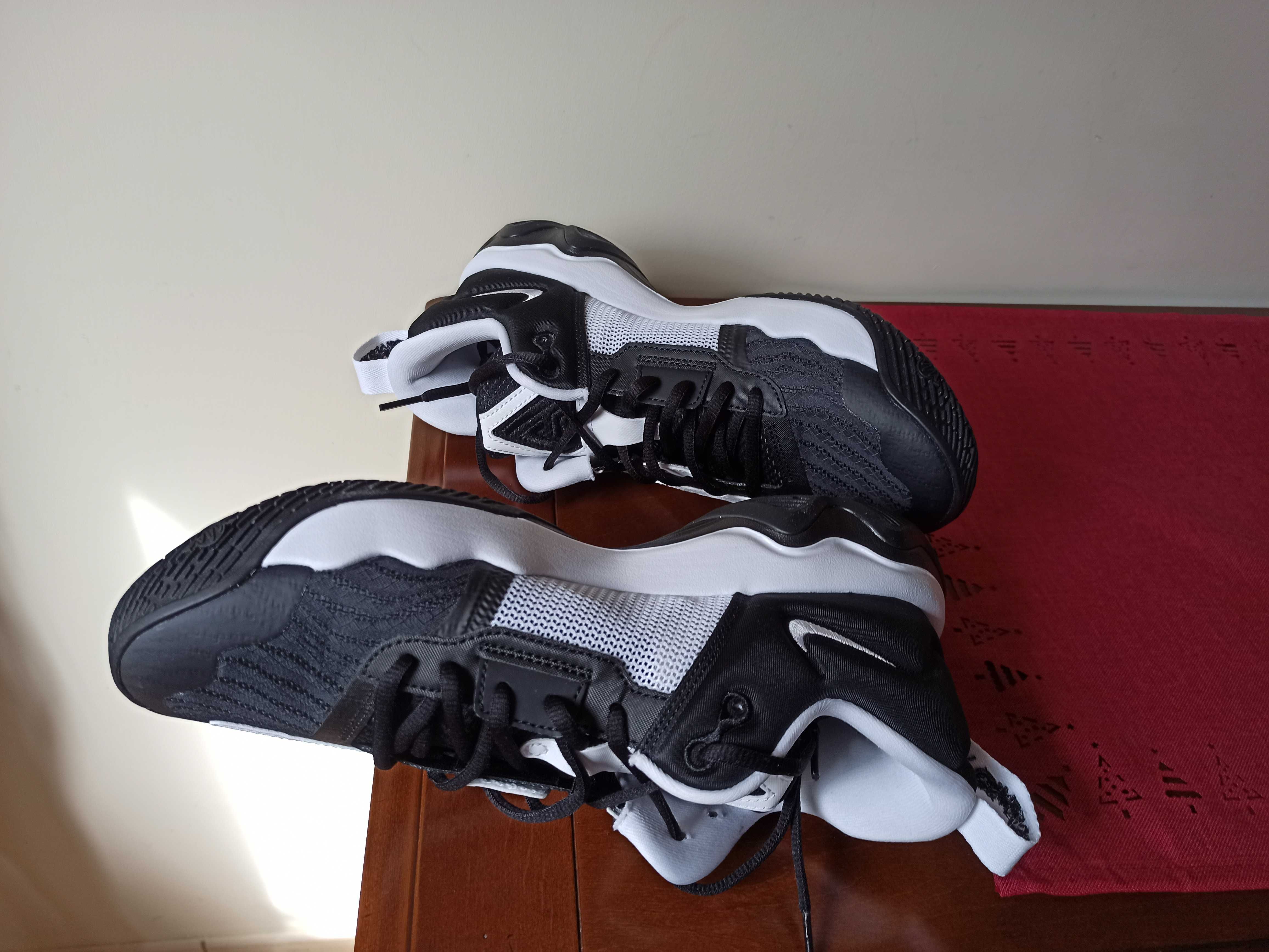 (r. Eur 42) Nike Giannis Immortality 3 Oreo DZ7533,-003 koszykarskie