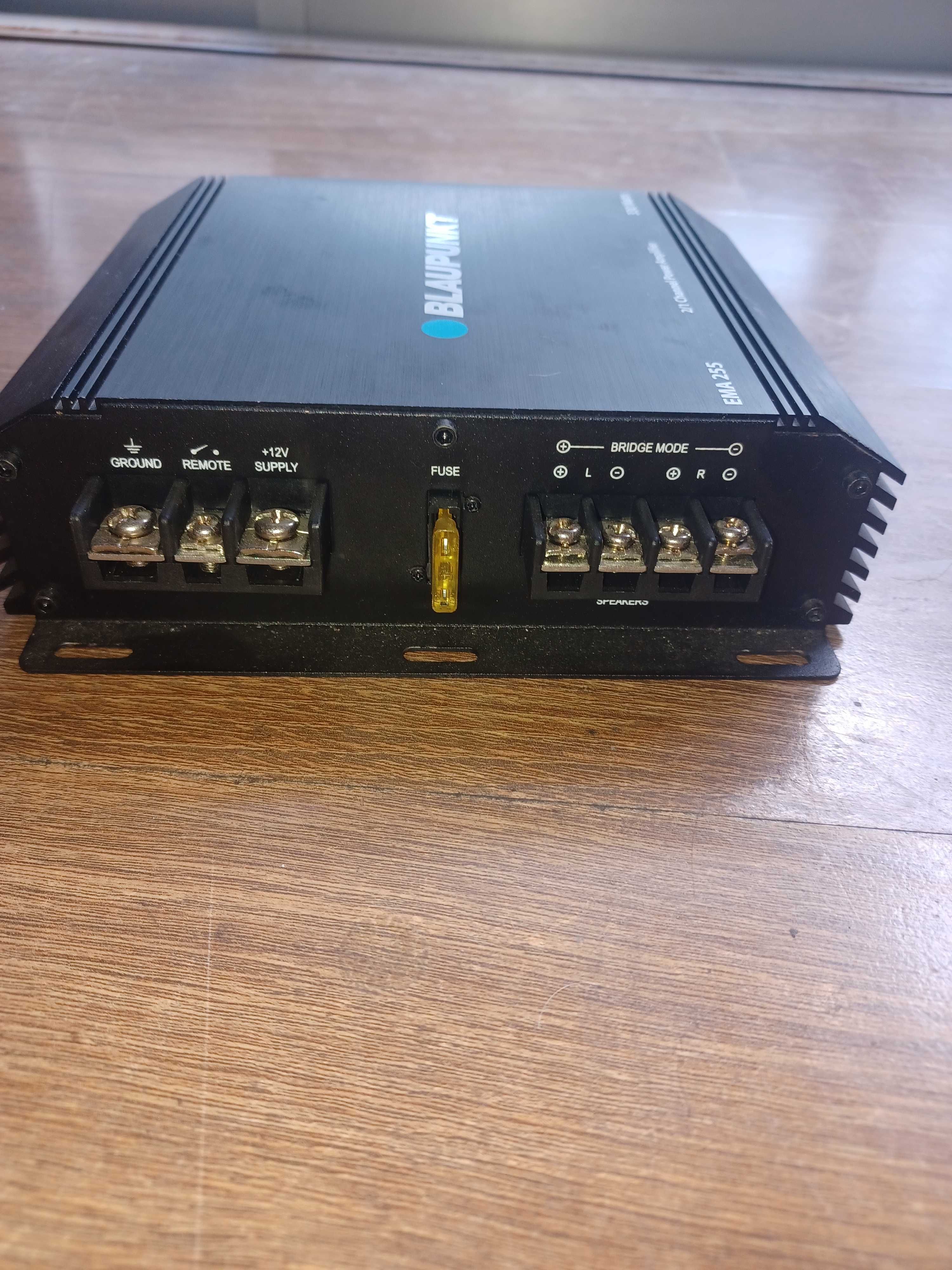 Amplificador Blaupunkt EMA 255 – 2×55 W RMS / Ponte 165 w