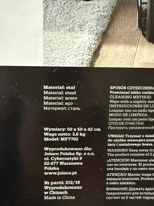 Stolik kawowy do przechowywania