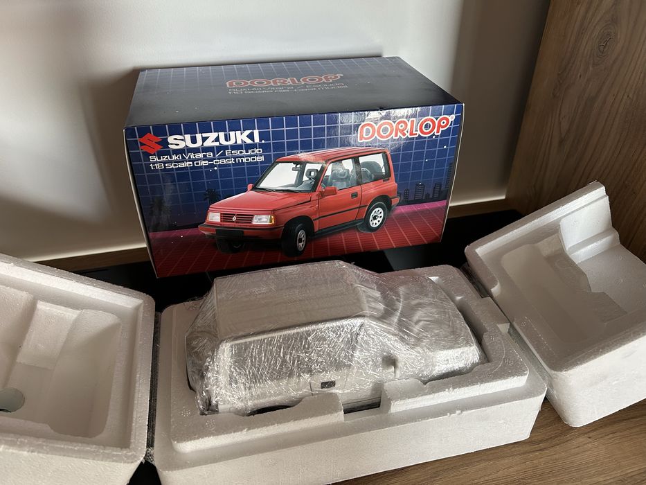 Suzuki Vitara 1:18 White LHD Dorlop jak Norev